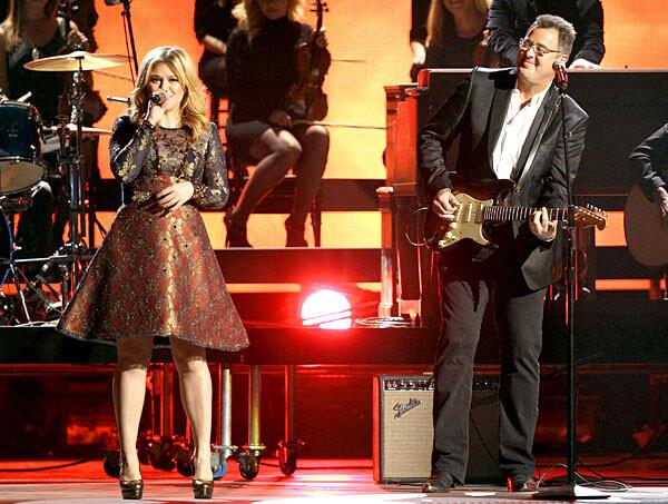 Kelly Clarkson and Vince Gill