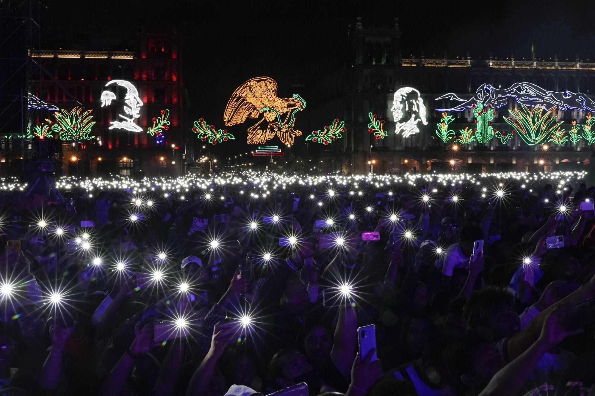 Grupo Firme, durante un concierto gratuito en el Zócalo de la Ciudad de México, el domingo 25 de septiembre de 2022.