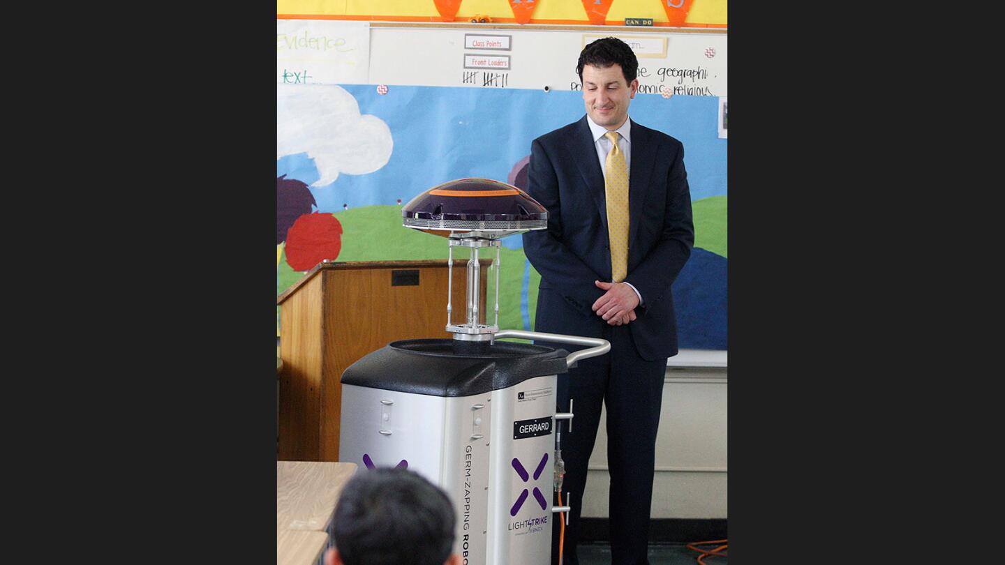 Photo Gallery: USC Verdugo Hills Hospital shows Xenex robot to 6th grade class at Fremont Elementary