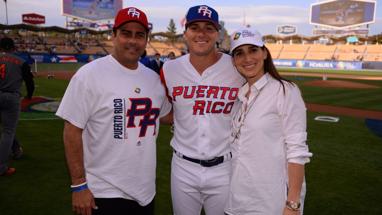 With his father by his side, Enrique Hernandez will be floating at