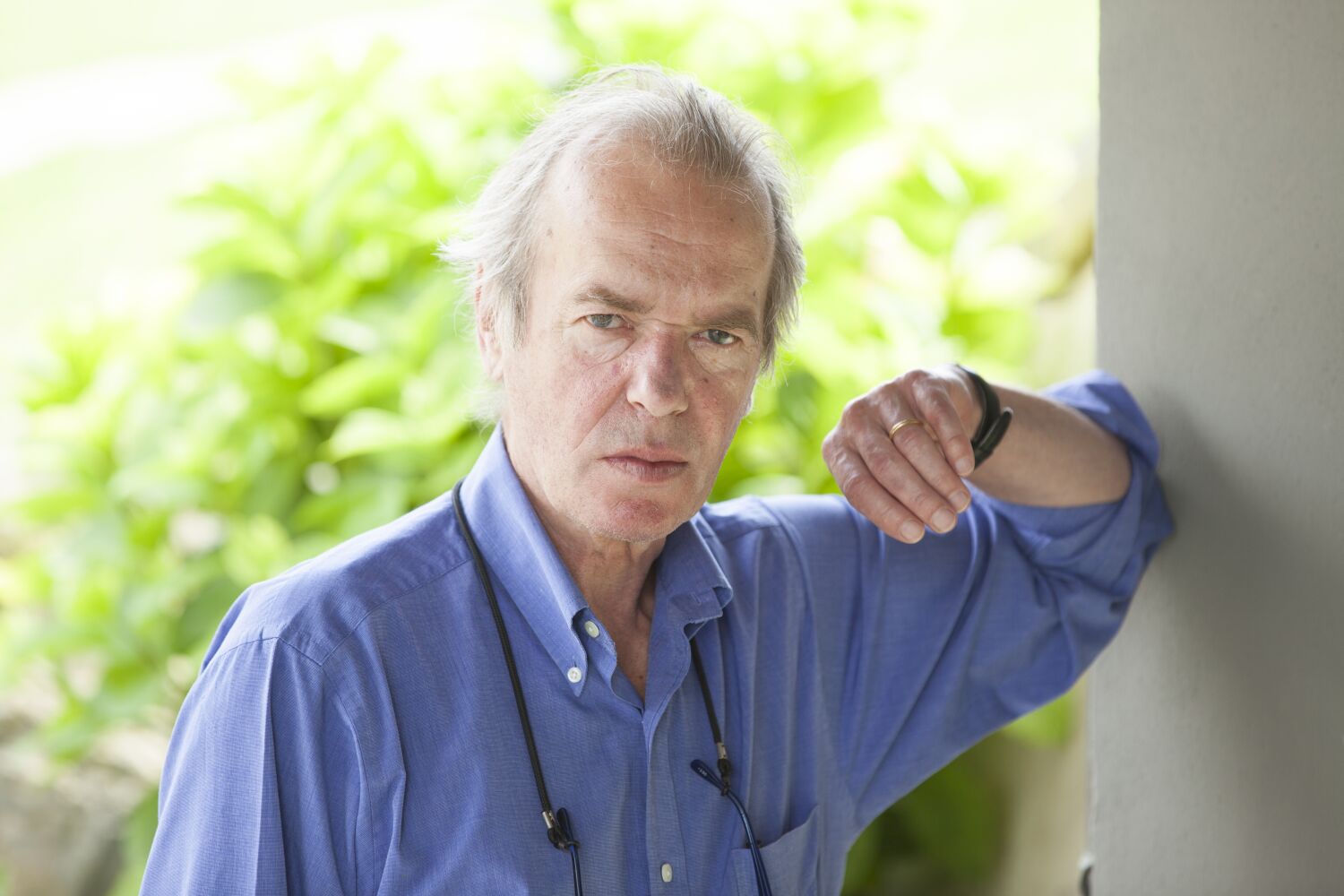 Martin Amis, acclaimed British novelist and London scenester of '80s and '90s, dies at 73