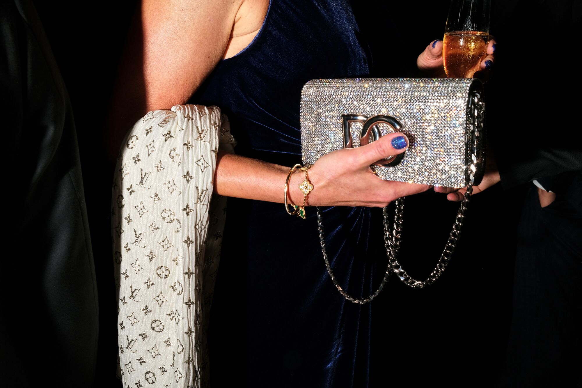 A person holding a purse.