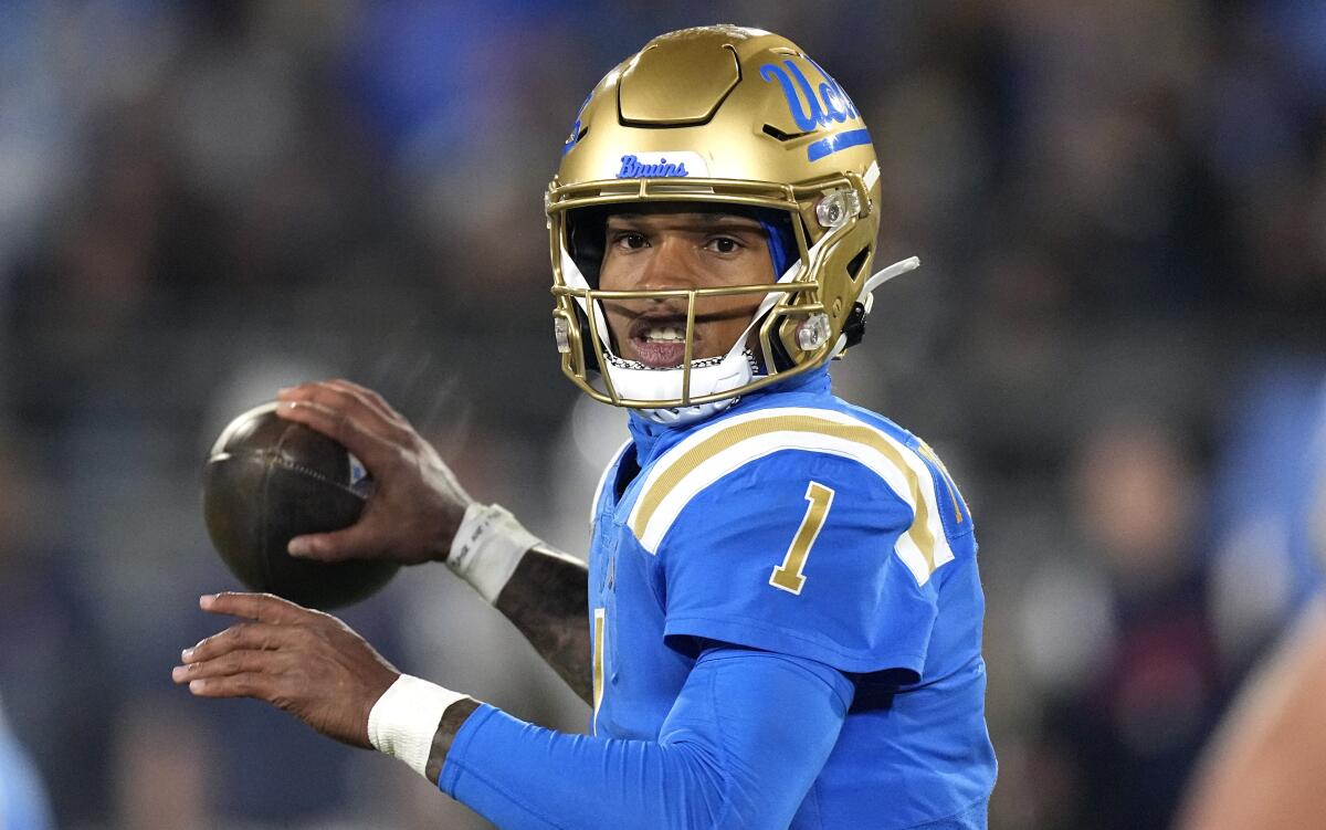 UCLA quarterback Dorian Thompson-Robinson passes against Arizona on Nov. 12, 2022.