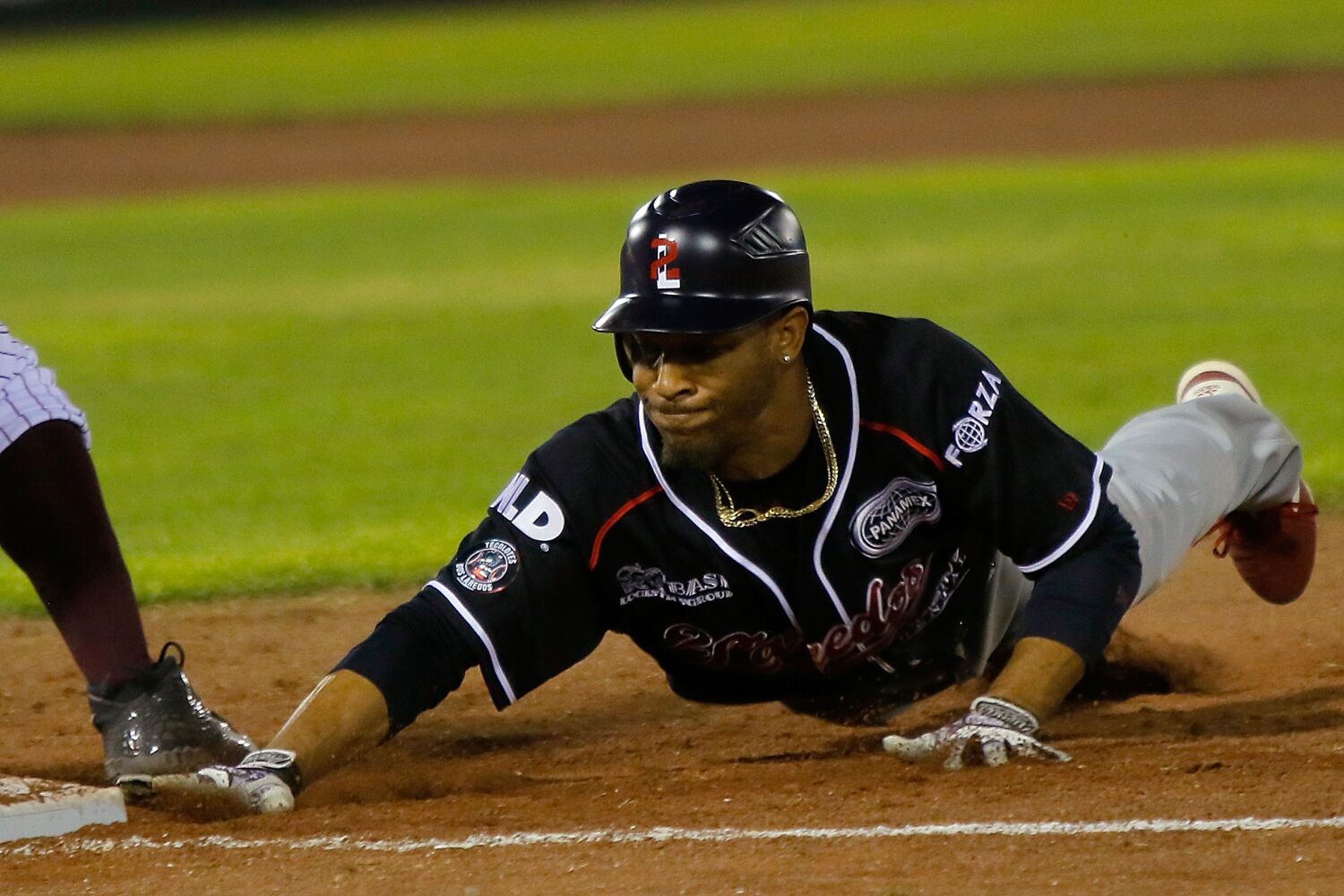 Tecolotes de los Dos Laredos thrive hosting baseball games in the U.S. and Mexico