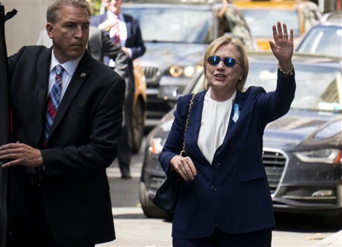 Hillary Clinton reanudará sus viajes de campaña el jueves tras tener que descansar por una neumonía.