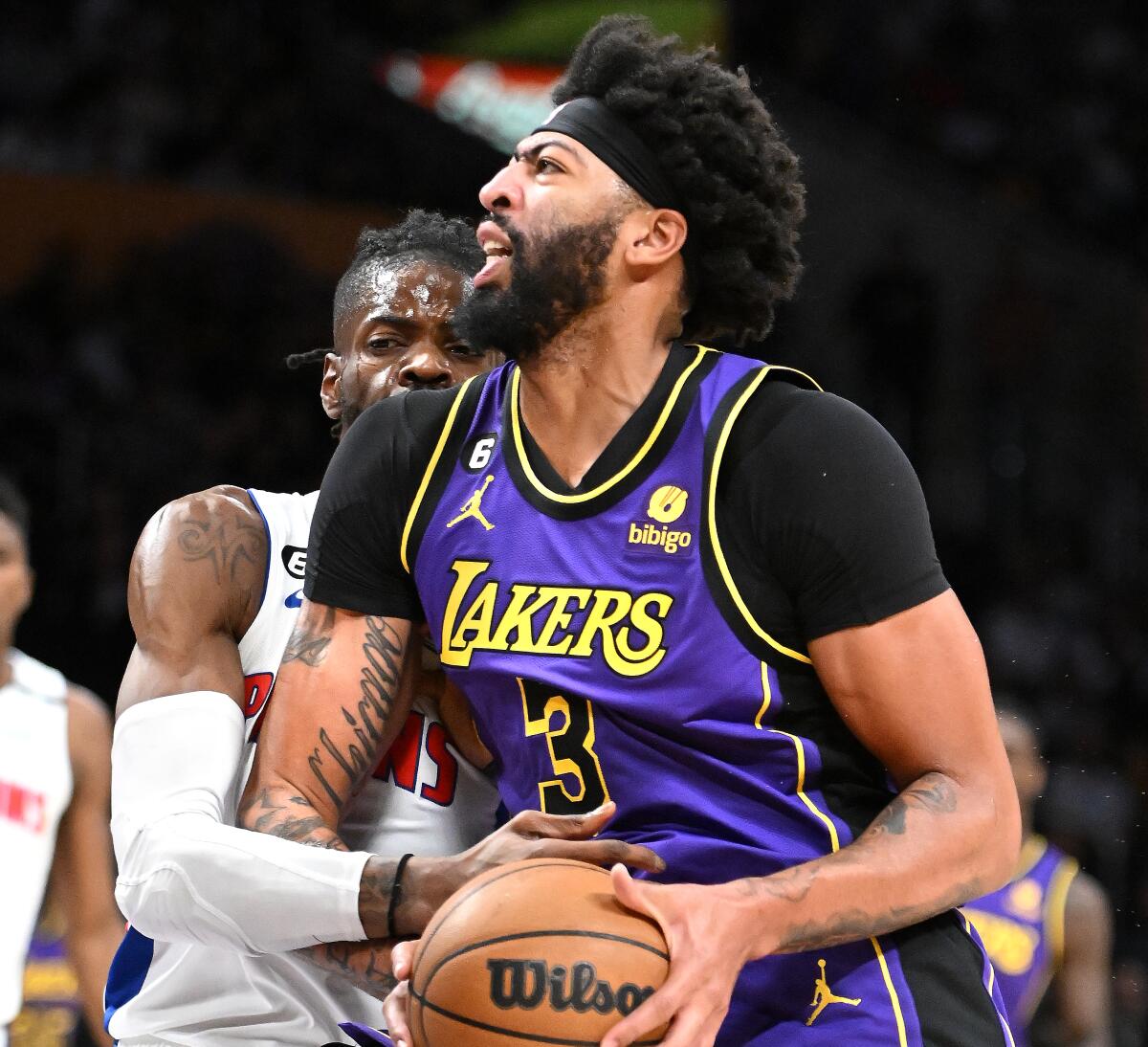 Lakers forward Anthony Davis drives to the basket against Detroit Pistons center Nerlins Noel.