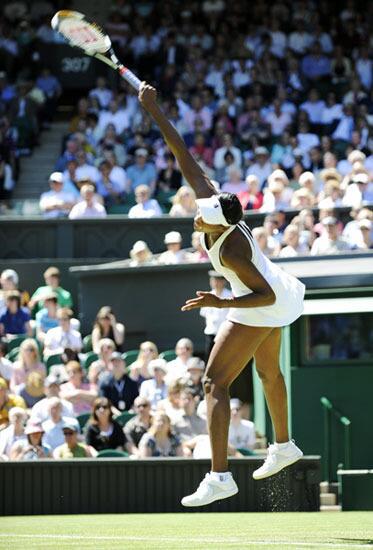 US Venus Williams serves