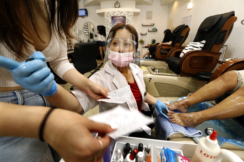 Post Coronavirus Lockdown A California Nail Salon Reopens Los Angeles Times