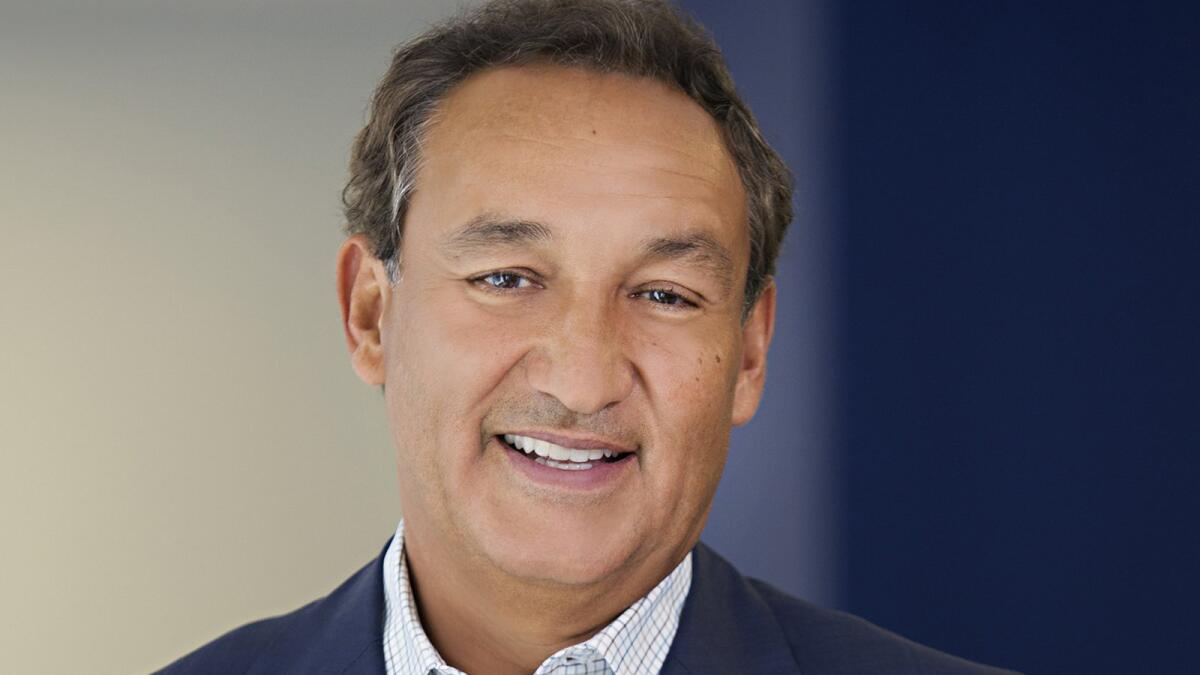 Oscar Munoz, the CEO of United Continental, had a heart-transplant operation.