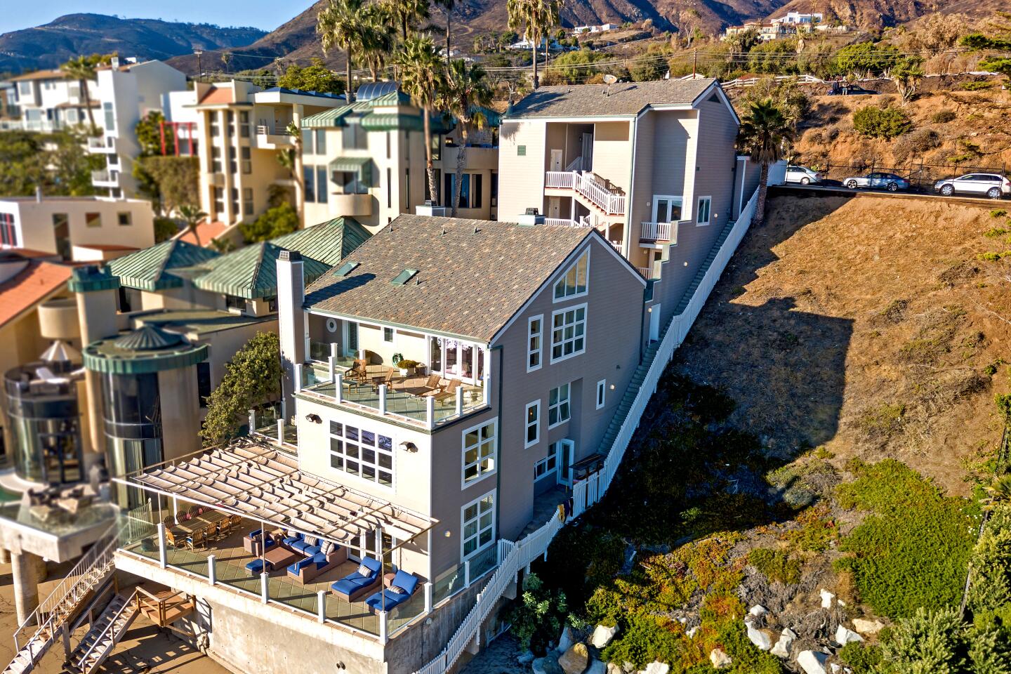 An Oceanfront New Build in Malibu, California, Hits Market for $40