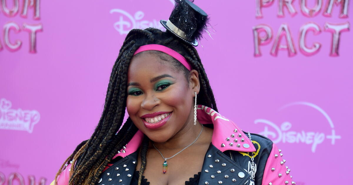 Photo: Los Angeles Times Carla Jeffery wears a hot pink and black studded leather jacket with a blue satin skirt and poses with a hand on her hip
