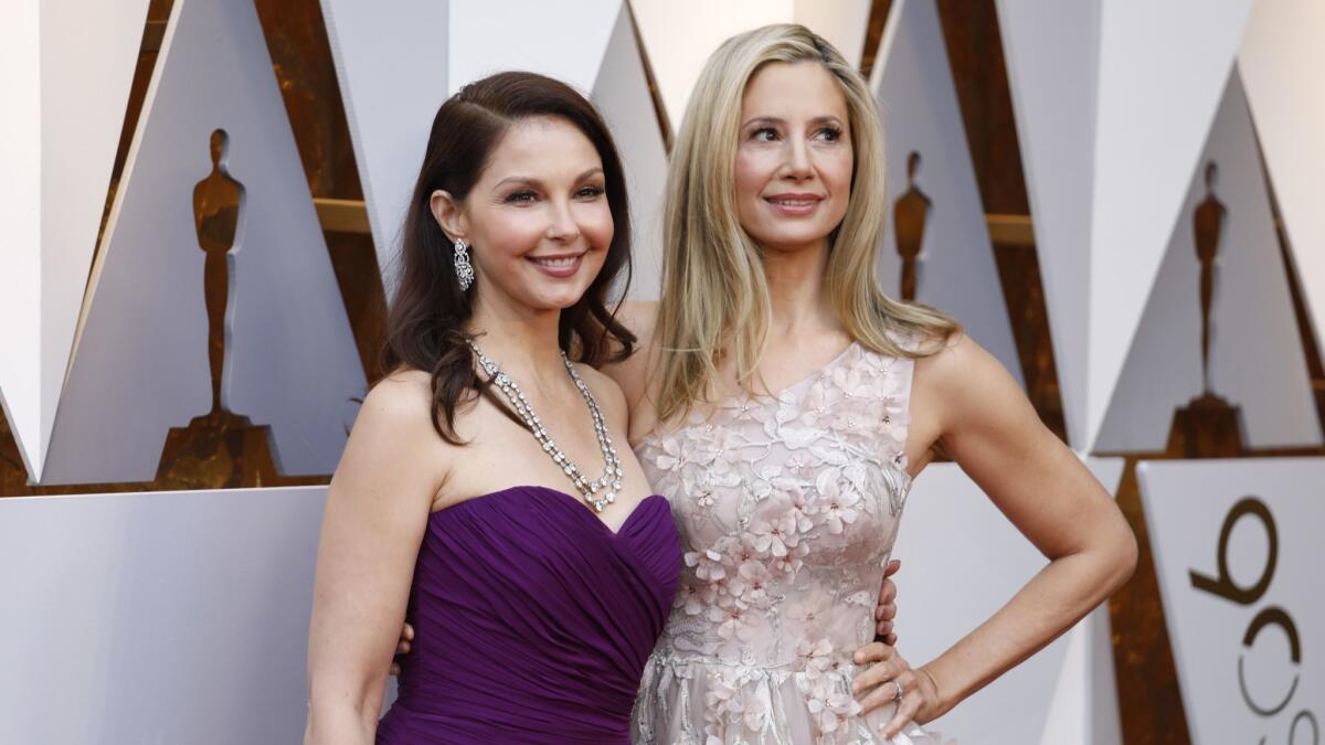 HOLLYWOOD, CA - March 4, 2018 Ashley Judd and Mira Sorvino during the arrivals at the 90th Academy Awards on Sunday, March 4, 2018 at the Dolby Theatre at Hollywood & Highland Center in Hollywood, CA. (Jay L. Clendenin / Los Angeles Times)