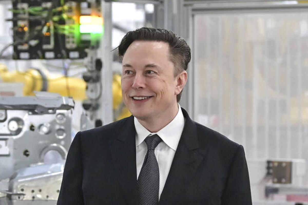El director general de Tesla, Elon Musk, asiste a la inauguración de la fábrica Tesla Berlín Brandenburgo 