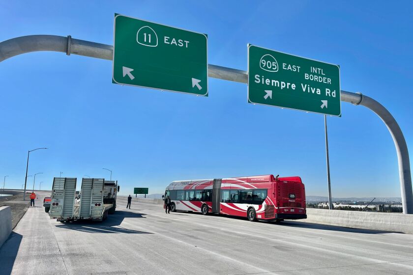 Nuevo distribuidor vial conectará la zona este del condado con las garitas de Otay Mesa, una de ellas, prevista para finales de 2024