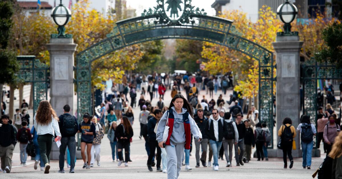 Oakland, Berkeley enable 16, 17-year-olds to vote for college board