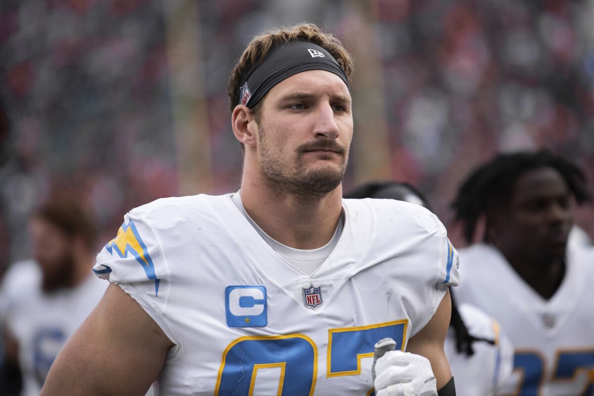  Joey Bosa leaves the field during the Chargers' road game in Cincinnati.