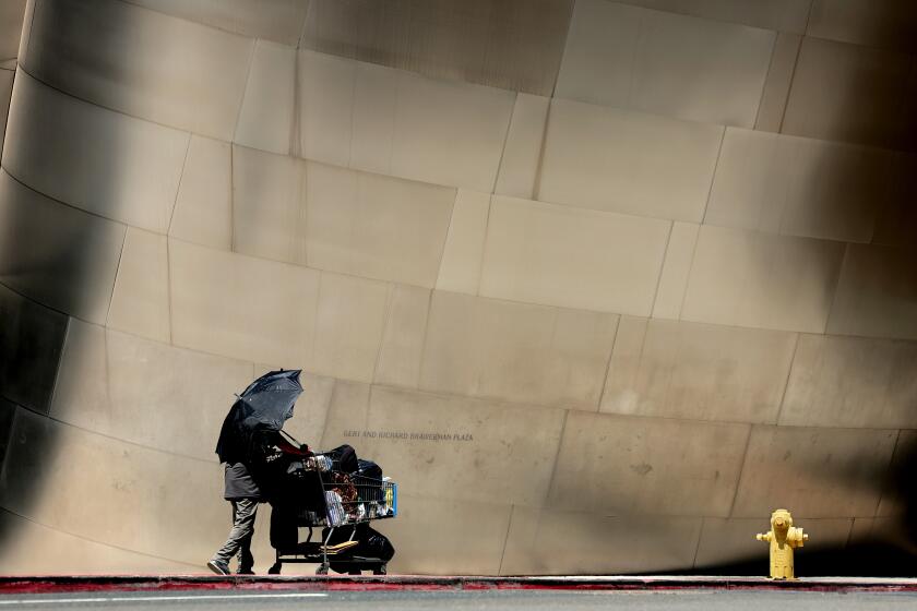 Los Angeles, California September 2, 2024-People brave the hot weather at Disney Hall in Downtown Los Angeles Monday as warmer weather is expected later this week. (Wally Skalij/Los Angeles Times)