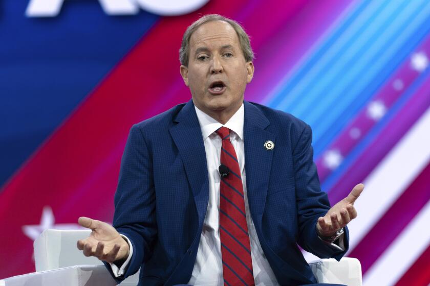 ARCHIVO – El procurador general de Texas, Ken Paxton, habla en la Conferencia de Acción Política Conservadora, CPAC 2024, en el National Harbor en Oxon Hill, Maryland, el viernes 23 de febrero de 2024. (AP Foto/Jose Luis Magana, Archivo)