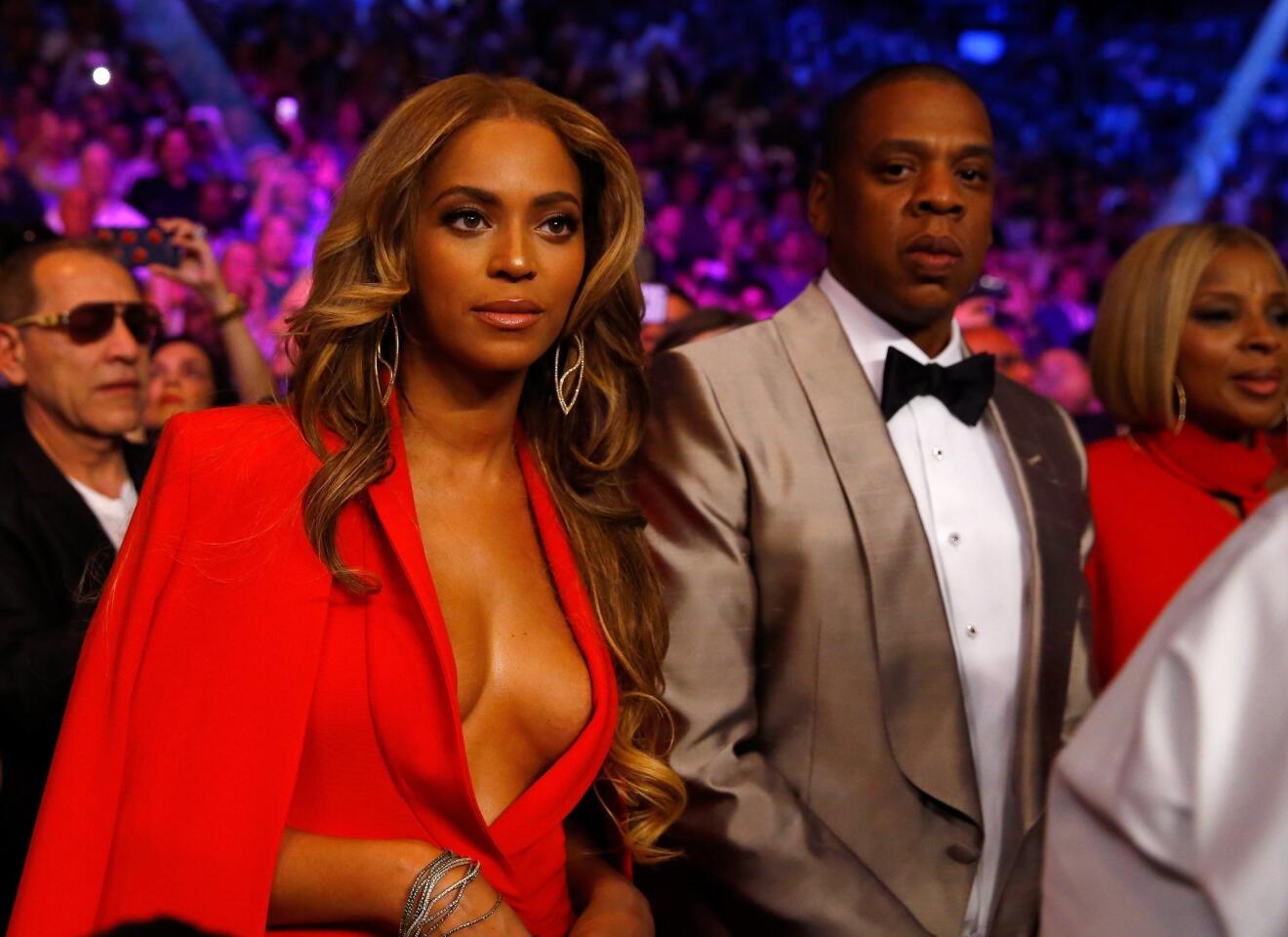 LAS VEGAS, NV - MAY 02: Beyonce Knowles and Jay Z attend the welterweight unification championship bout on May 2, 2015 at MGM Grand Garden Arena in Las Vegas, Nevada. (Photo by Al Bello/Getty Images) ** OUTS - ELSENT, FPG - OUTS * NM, PH, VA if sourced by CT, LA or MoD **