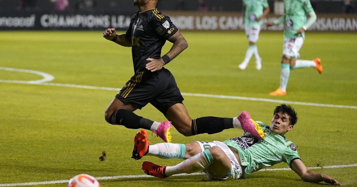 LAFC falls short in first leg against León in CONCACAF Champions League final