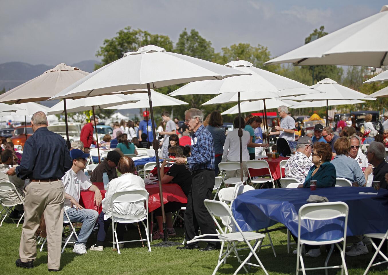 PHOTOS: La Cañada Flintridge Memorial Park's Easter event