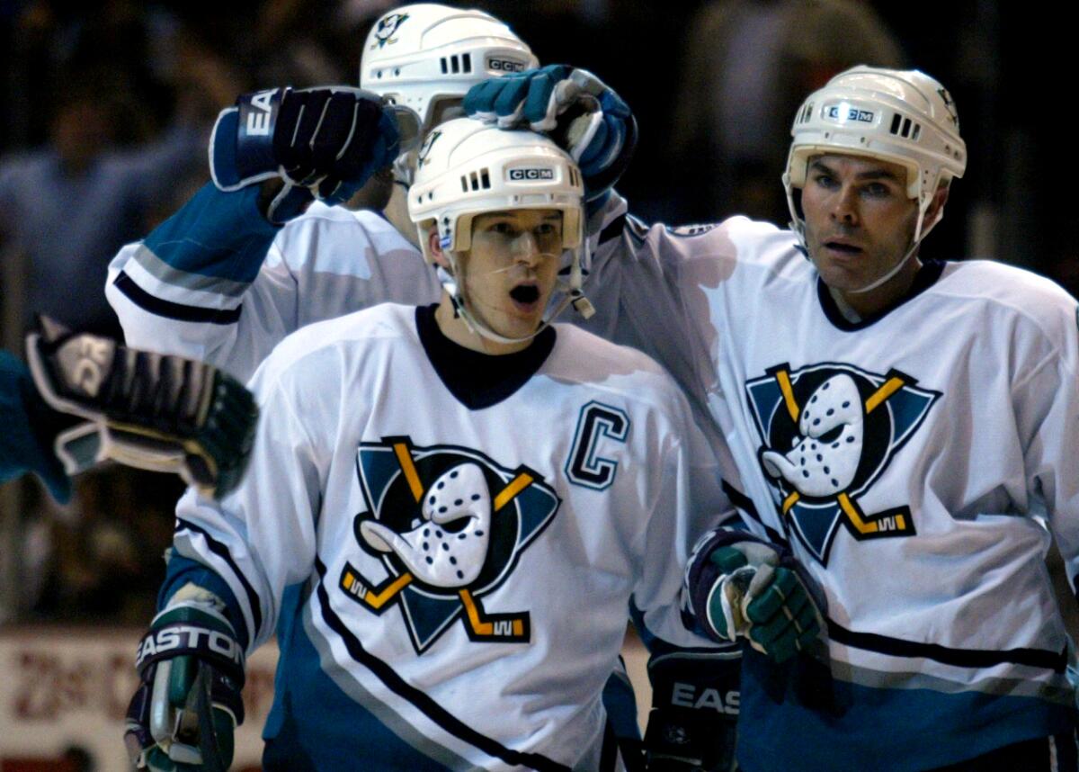 Paul Kariya celebrates a 2003 goal with Adam Oates.