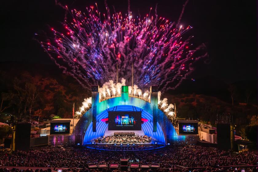 Fuegos artificiales en el Infinity Saga Concert Experience celebrado el sábado 31 de agosto en el Hollywood Bowl.