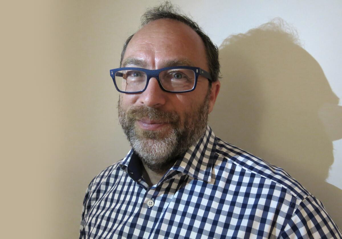 Jimmy Wales, cofundador de Wikipedia, posa para un retrato en la Ciuda de México el jueves 16 de julio e 2015. Wales está en México para participar en la 11a edición de la conferencia anual Wikimania. (Foto AP/Berenice Bautista)