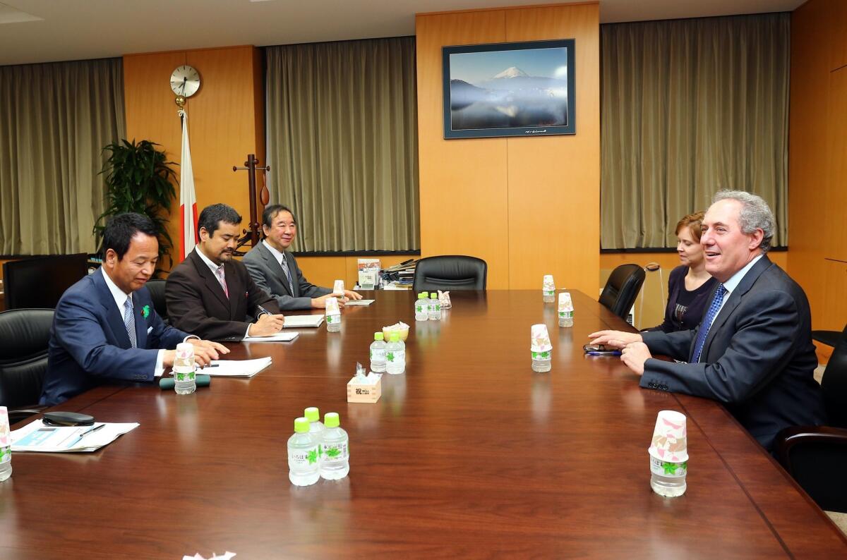 U.S. Trade Representative Michael Froman (right) speaks with his Japanese counterpart Akira Amari (left) at talks over deadlocked Trans-Pacific Partnership negotiations in Tokyo on April 19.