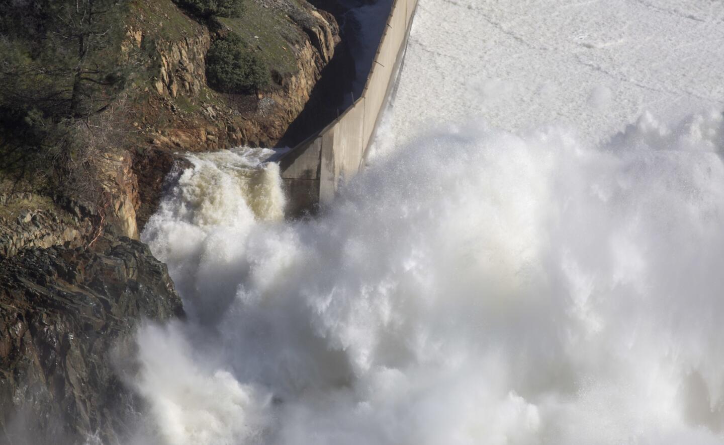 Lake Oroville overflow