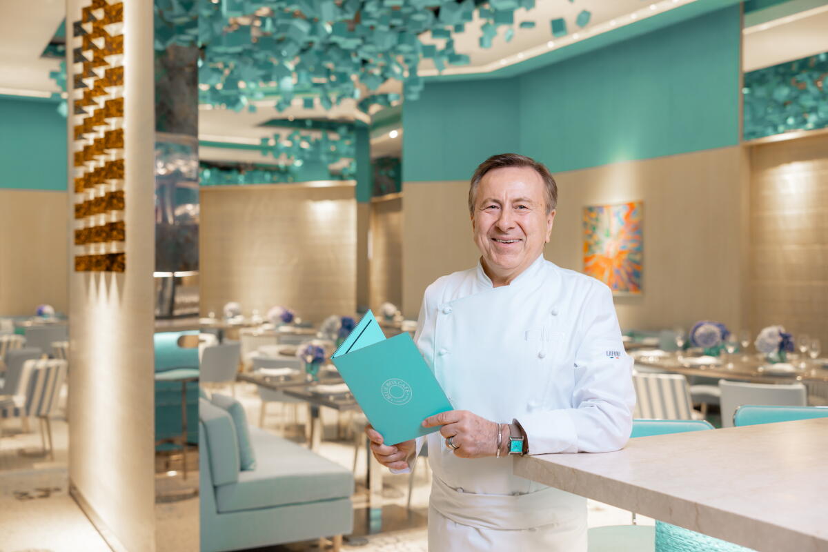 Breakfast (and tea) at Tiffany's: Blue Box Café opens at South Coast ...