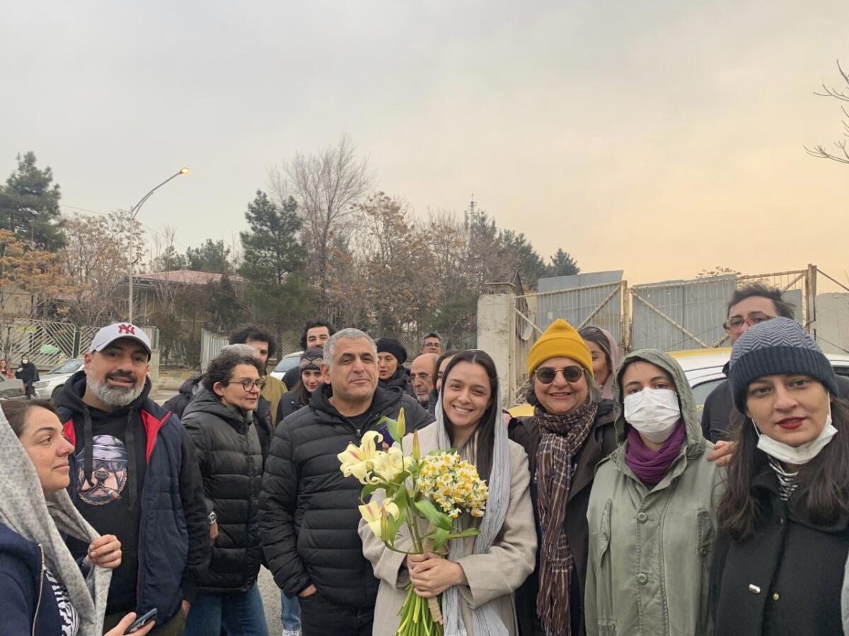 Iranian actor Taraneh Alidoosti among friends and holding flowers