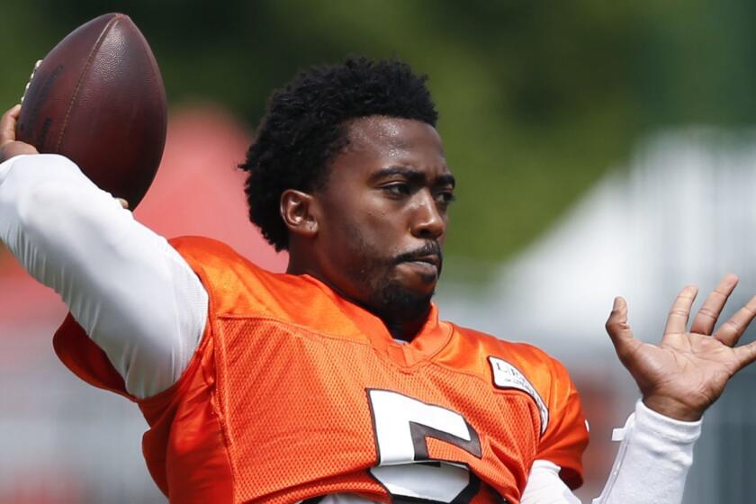 Cleveland Browns quarterback Tyrod Taylor warms up during NFL football training camp Sunday, Aug. 12, 2018, in Berea, Ohio. (AP Photo/Ron Schwane)