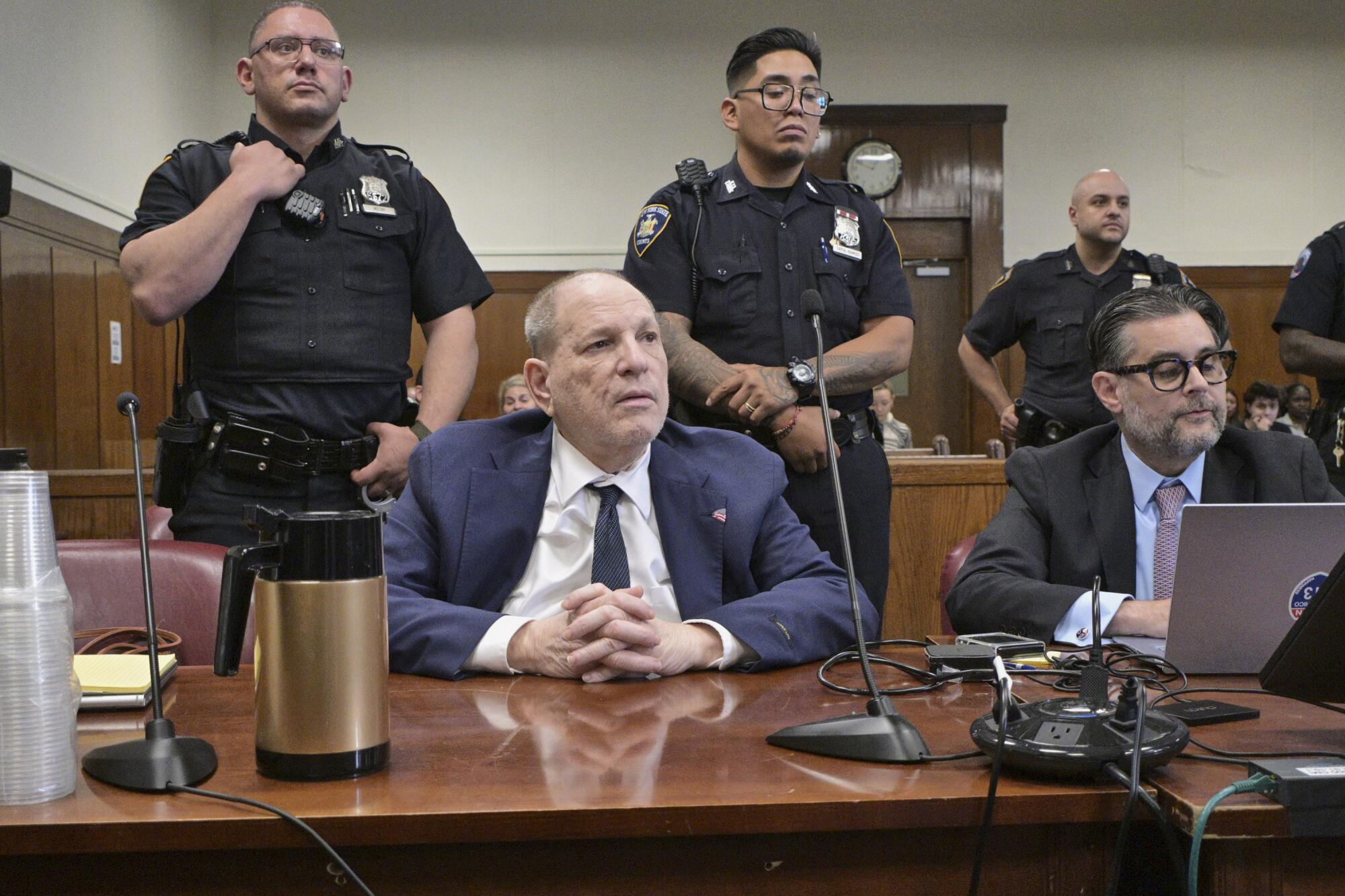 Harvey Weinstein comparece ante el tribunal estatal en Manhattan