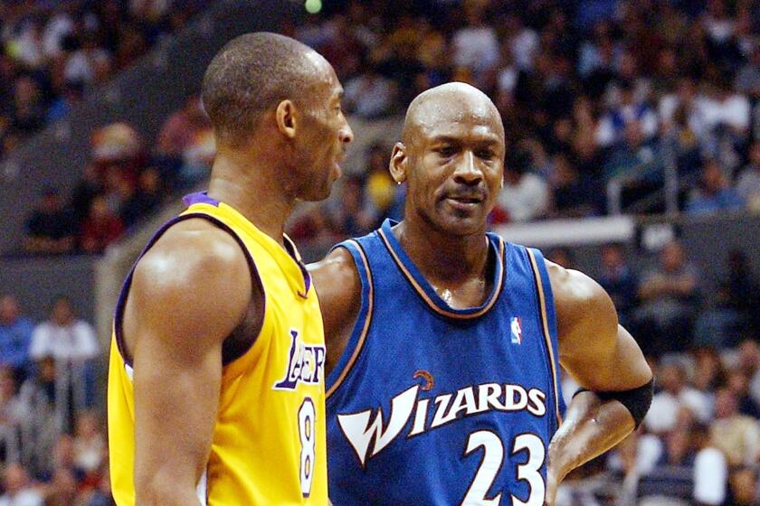 Los Angeles Lakers Kobe Bryant and Wizards Michael Jordan (R) during the second quarter action after Bryant scored 40 points in Los Angeles, CA, 28 March 2003. Gerard Burkhart (Photo by GERARD BURKHART / AFP) (Photo by GERARD BURKHART/AFP via Getty Images)