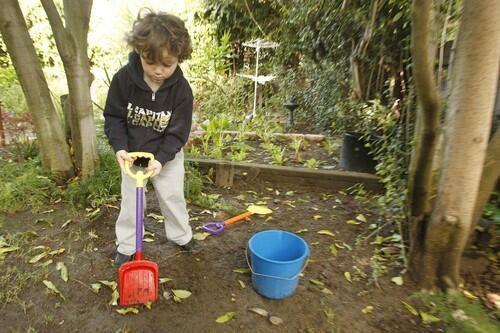 Amy Brenneman's children's garden: Digging in the garden