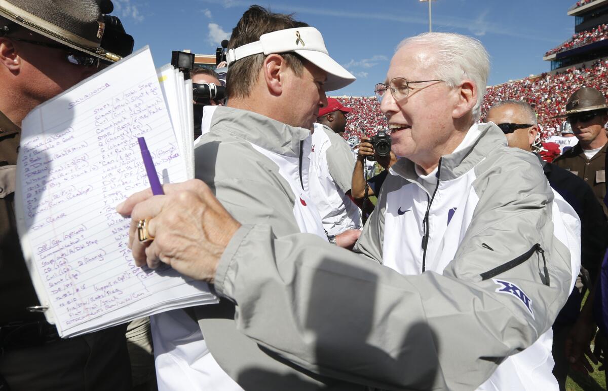 Kansas State Coach Bill Snyder, right, is congratulated by Oklahoma Coach Bob Stoops after the Wildcats' 31-30 victory over the Sooners on Saturday.