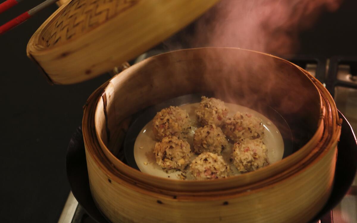 Pearly meatballs (zhen zhu rou wan)