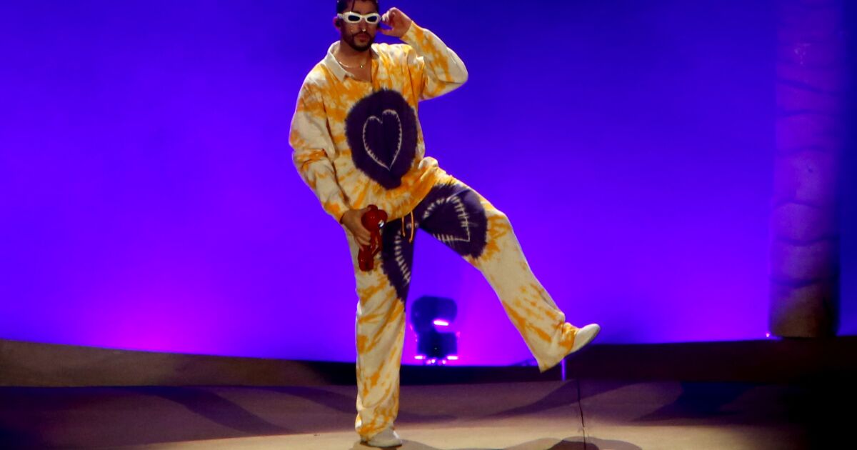 Bad Bunny, la estrella más grande del mundo, protagoniza SoFi Bad Bunny, la estrella más grande del mundo, protagoniza SoFi