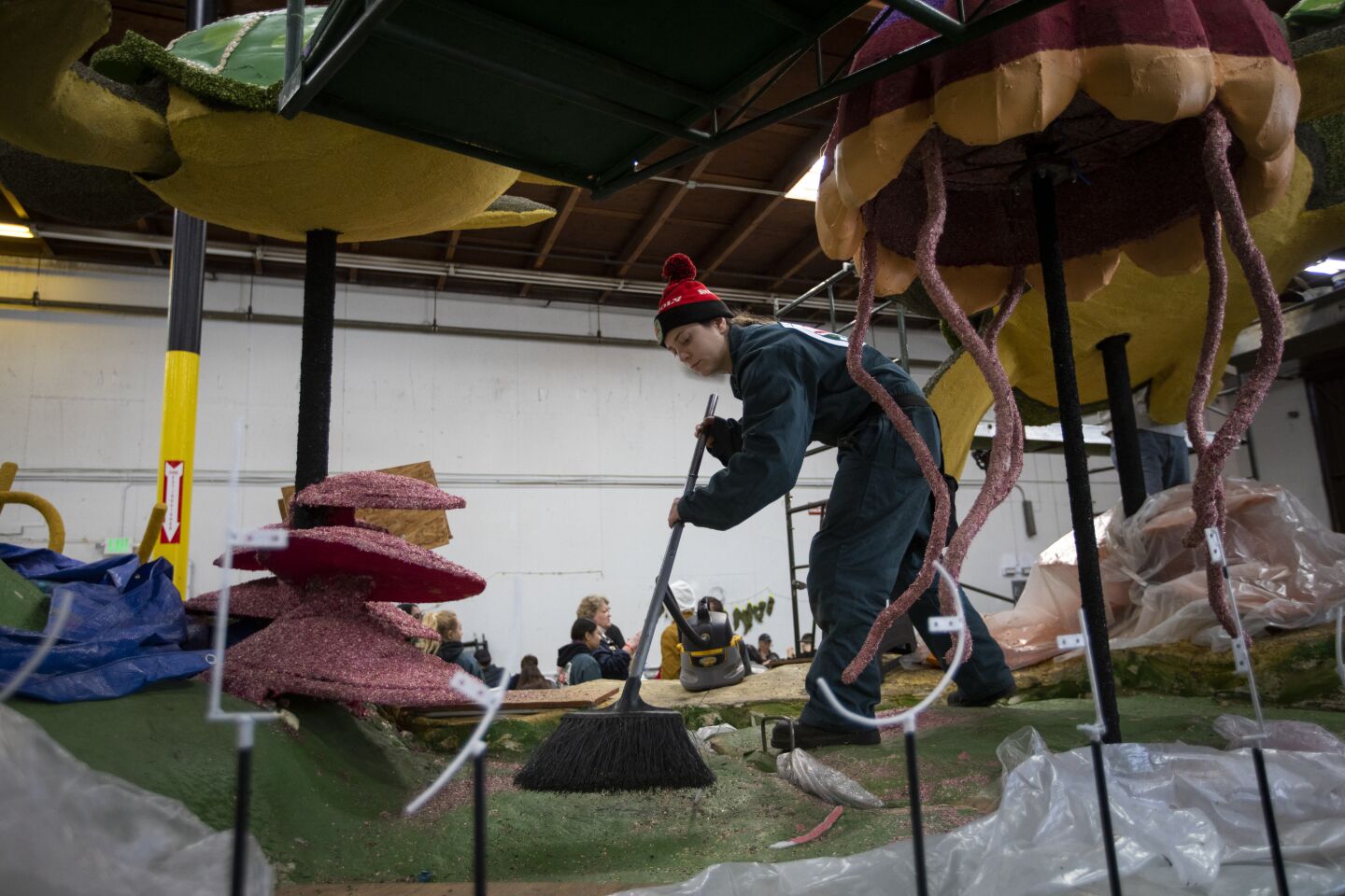Cindy Dice work on Cal Poly float