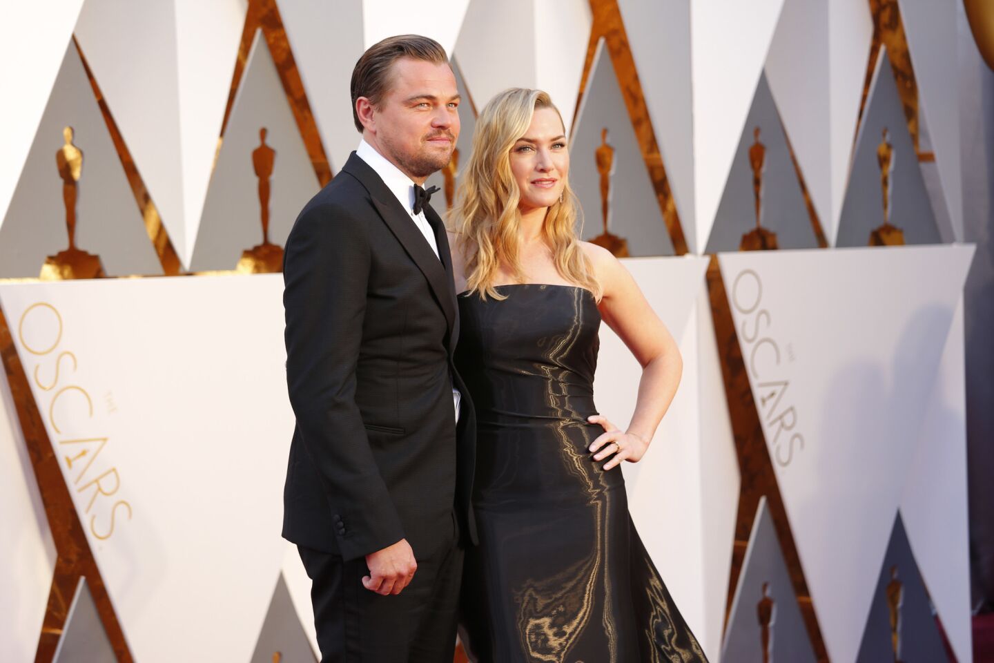 "Titanic" costars Leonardo DiCaprio and Kate Winslet reunite on the red carpet.