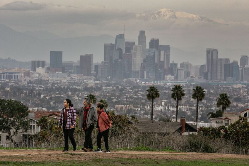 LOS ANGELES, CA - JANUARY 02: People enjoy a gloomy day at Kenneth Hahn State Recreation Area on Monday, Jan. 2, 2023 in Los Angeles, CA. (Jason Armond / Los Angeles Times)