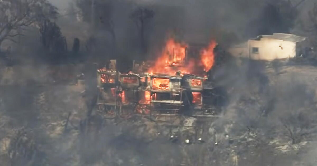 2 homes destroyed, another damaged in Palos fire in La Habra Heights 2 homes destroyed, another damaged in Palos fire in La Habra Heights