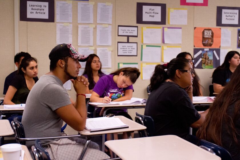 Asiáticos alegan discriminación en admisión escolar ante hispanos y negros