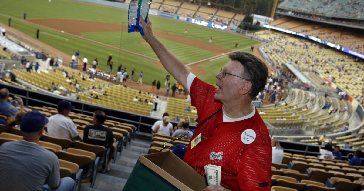 Que pensez-vous de l’interdiction de jeter des sacs de cacahuètes au Dodger Stadium ?