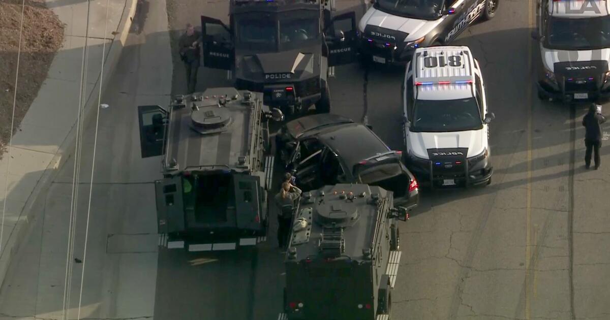Suspect in Santa Monica College shooting dies by suicide amid standoff Suspect in Santa Monica College shooting dies by suicide amid standoff