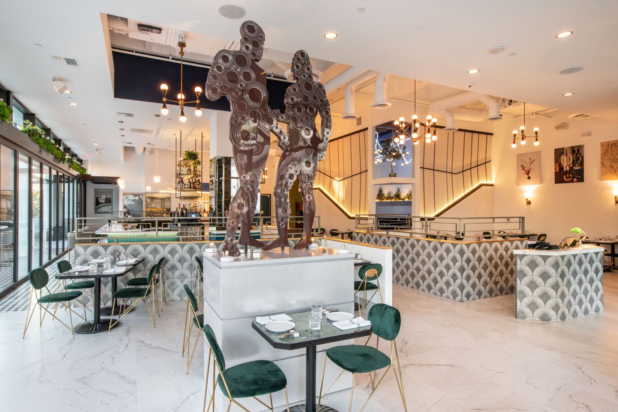 Il Dandy's dining room and its striking Bronzi di Riace sculpture.