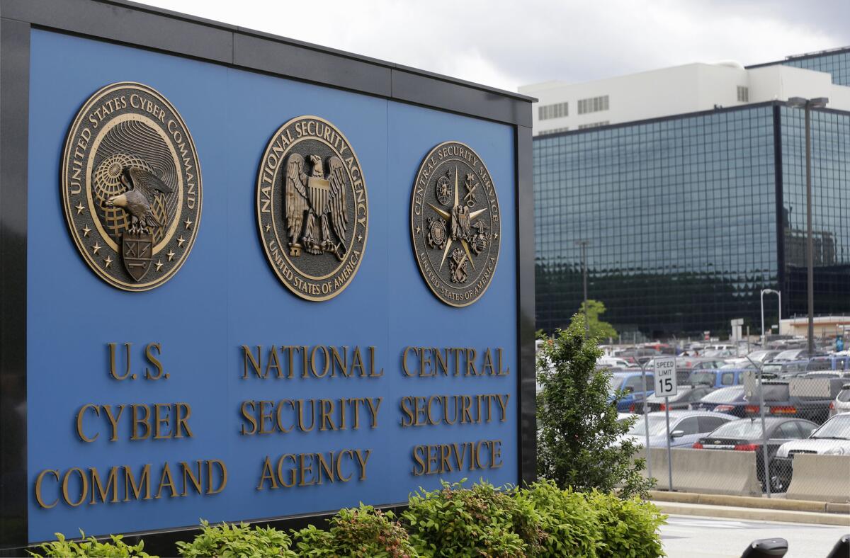 Entrada de la Agencia de Seguridad Nacional (NSA) en Fort Meade, Maryland, el 6 de junio de 2013. Los legisladores en EEUU debaten ampliar la vigencia de las leyes que permiten a la NSA recolectar información, se informó el 2 de junio de 2015. (Foto AP/Patrick Semansky, Archivo)