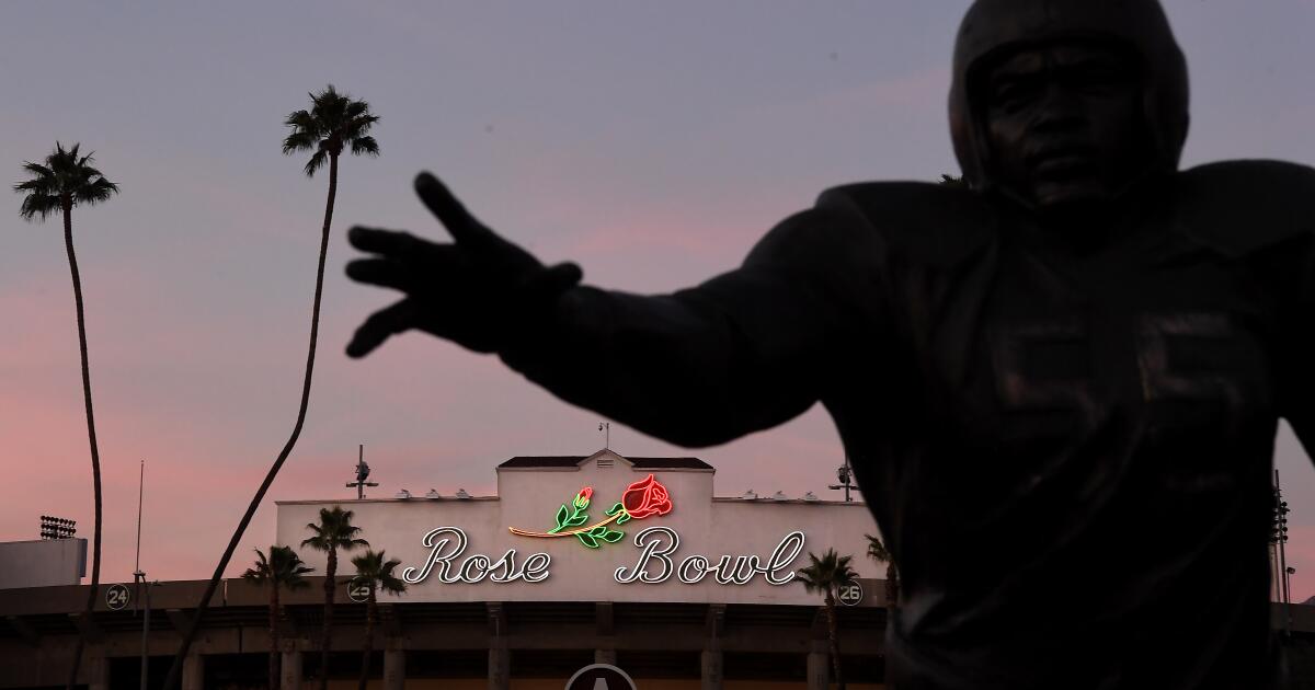 Should they stay or go? UCLA greats weigh in on the Rose Bowl debate Should they stay or go? UCLA greats weigh in on the Rose Bowl debate