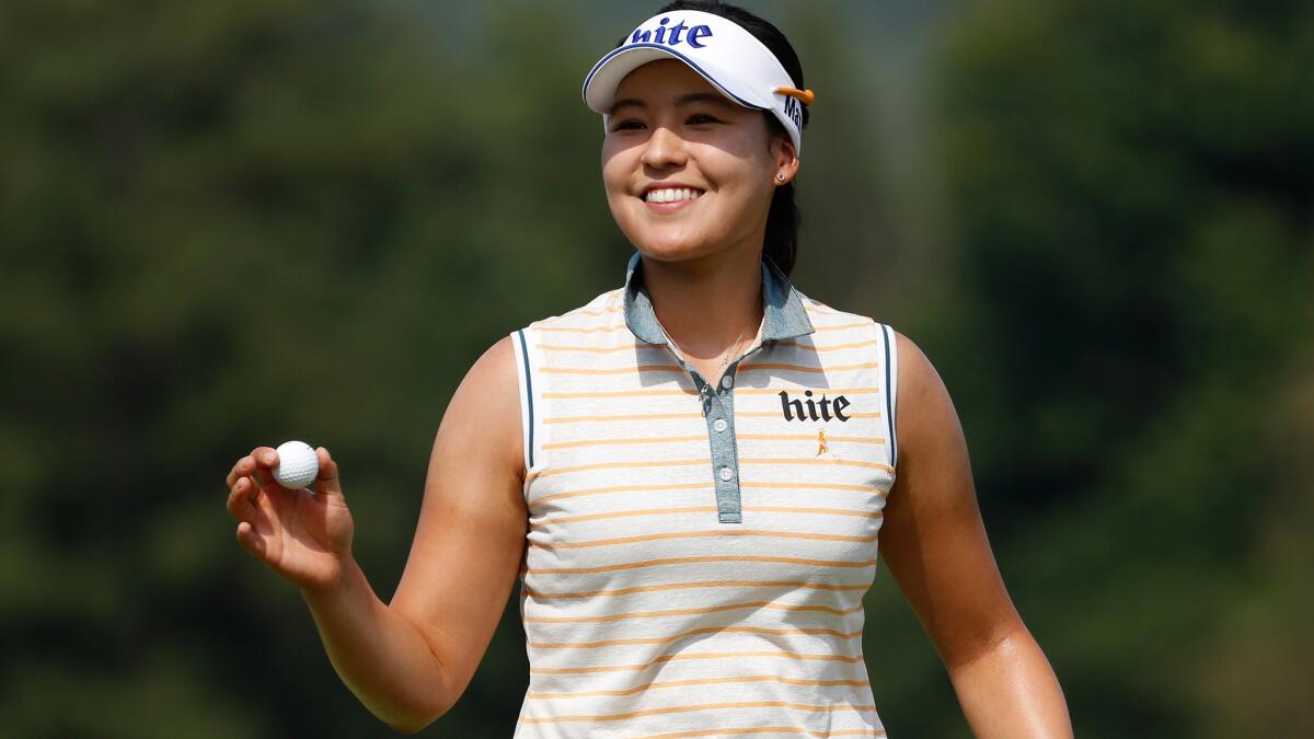 In Gee Chun acknowledges the cheers from fans after making a par on the 17th green during the third round of the Meijer LPGA Classic on Saturday.